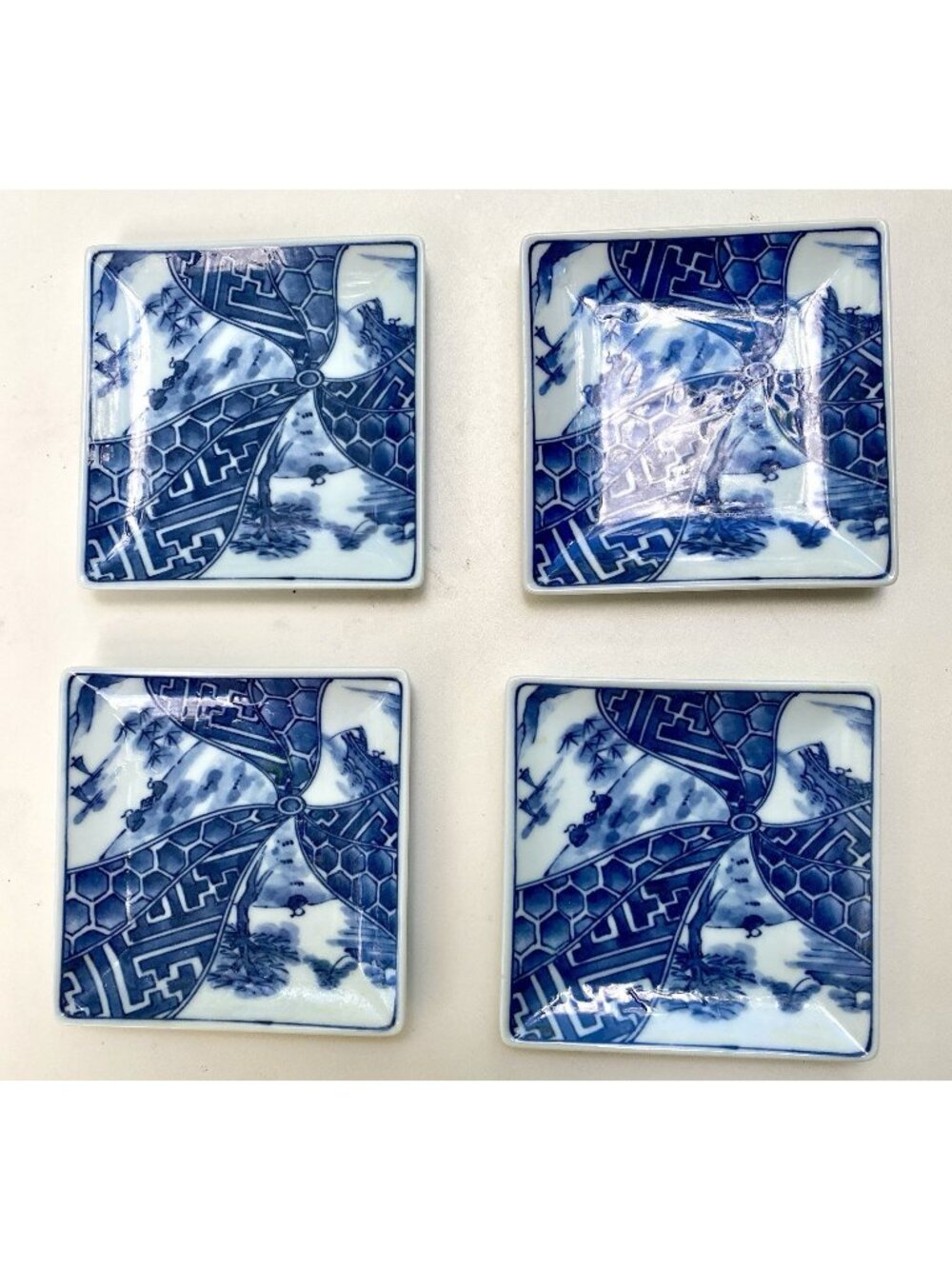 4 JAPANESE  Asian BLUE & WHITE CERAMIC SMALL DISHES/COASTERS/SUSHI PLATES READ
